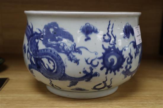 A Chinese blue and white dragon censer height 16cm